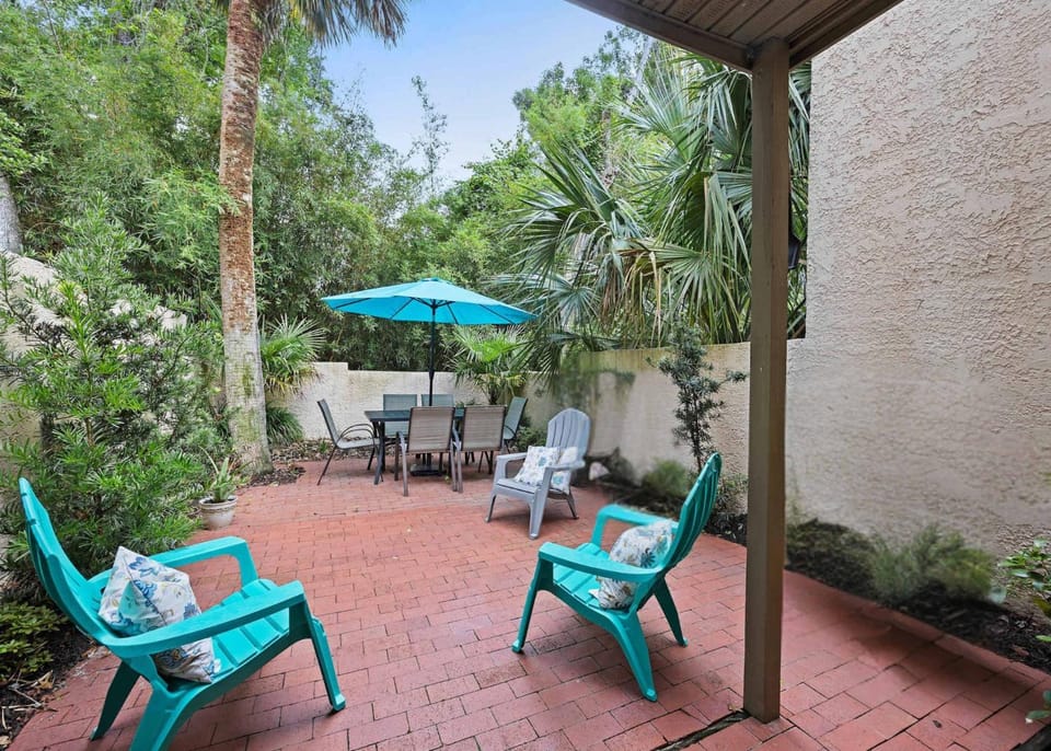 Sunny Days & Coastal Stays 2BR Villa in Coligny Beach Villa in South Forest Beach