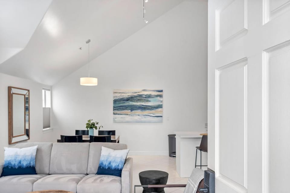 Mavericks Penthouse Downtown Luxury on Main Street Half Moon Bay House in Half Moon Bay