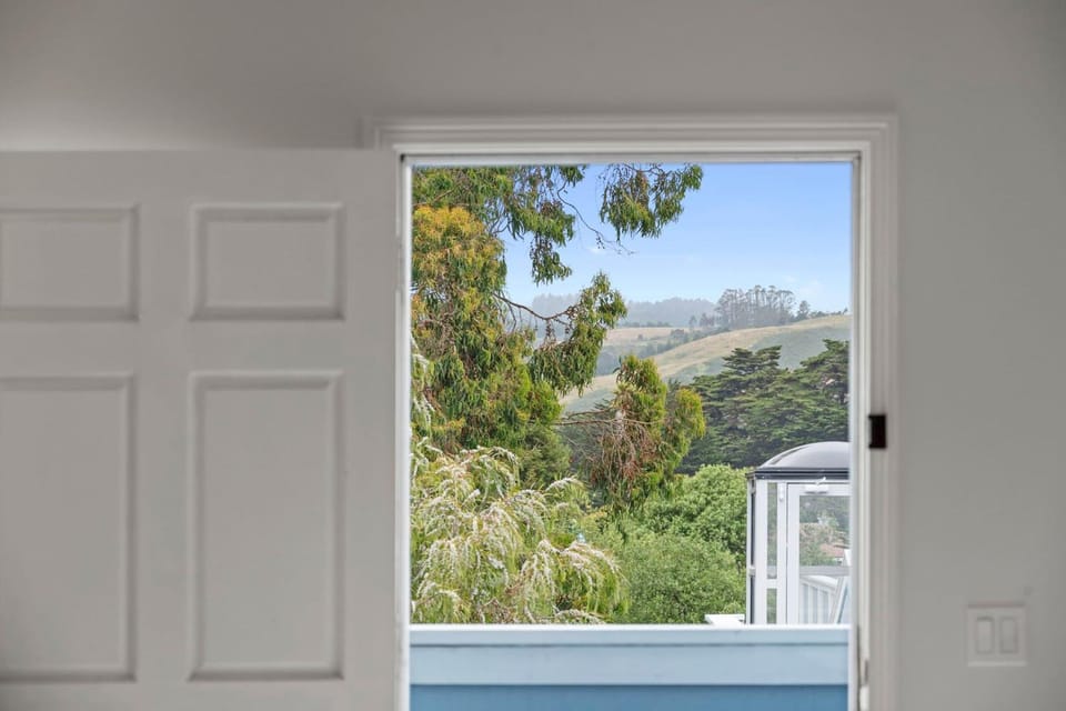 Mavericks Penthouse Downtown Luxury on Main Street Half Moon Bay House in Half Moon Bay