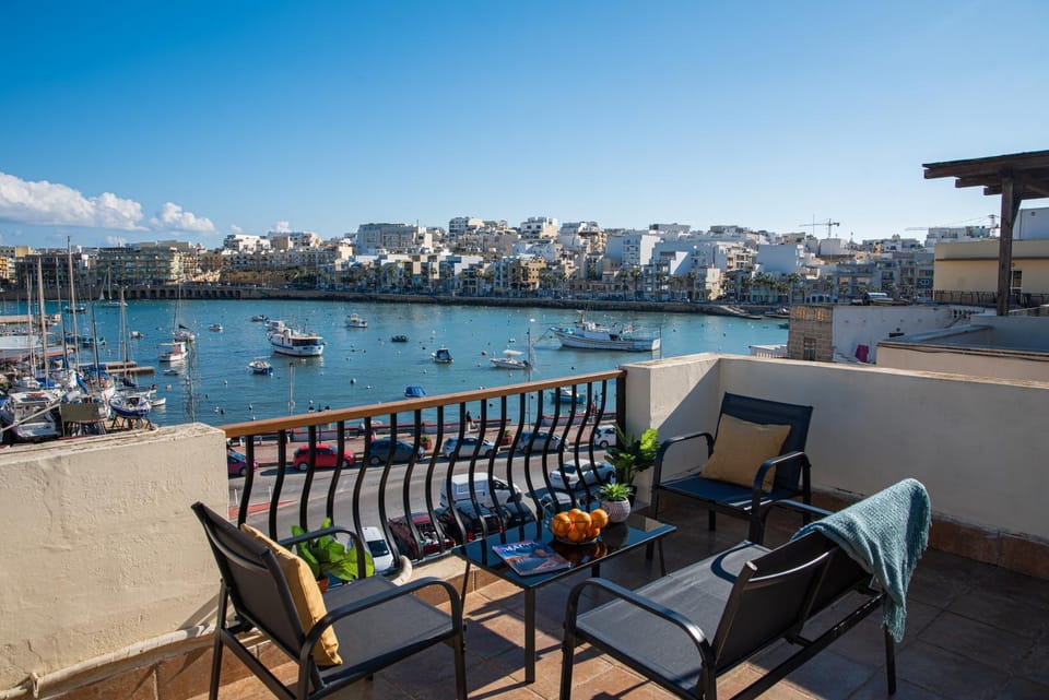 View (from property/room), Balcony/Terrace, Seating area, Dining area, Sea view