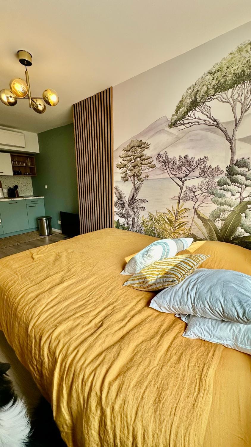 Bed, Photo of the whole room, Bedroom