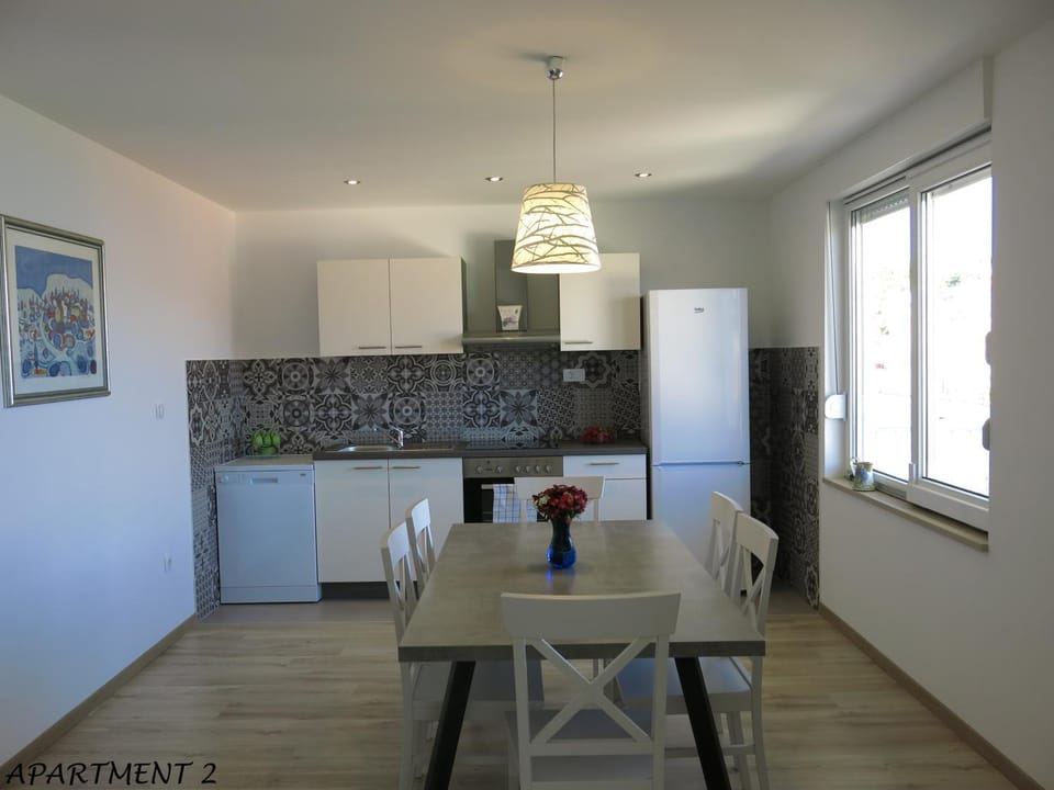 Coffee/tea facilities, Kitchen or kitchenette, Seating area, Dining area