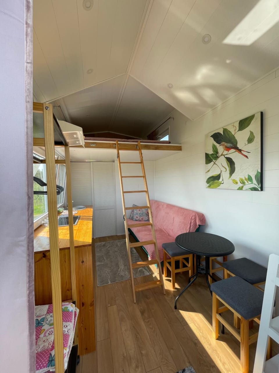 Photo of the whole room, Dining area