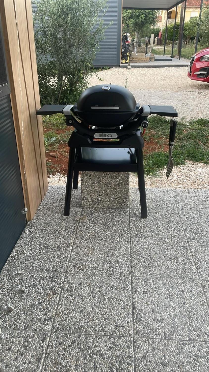 BBQ facilities, Parking