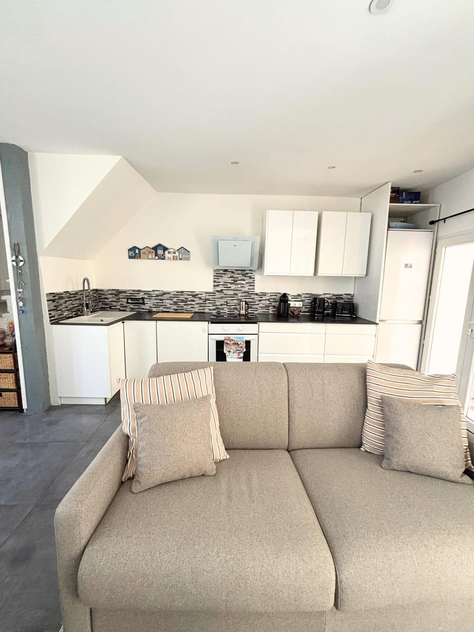 Kitchen or kitchenette, oven, stove