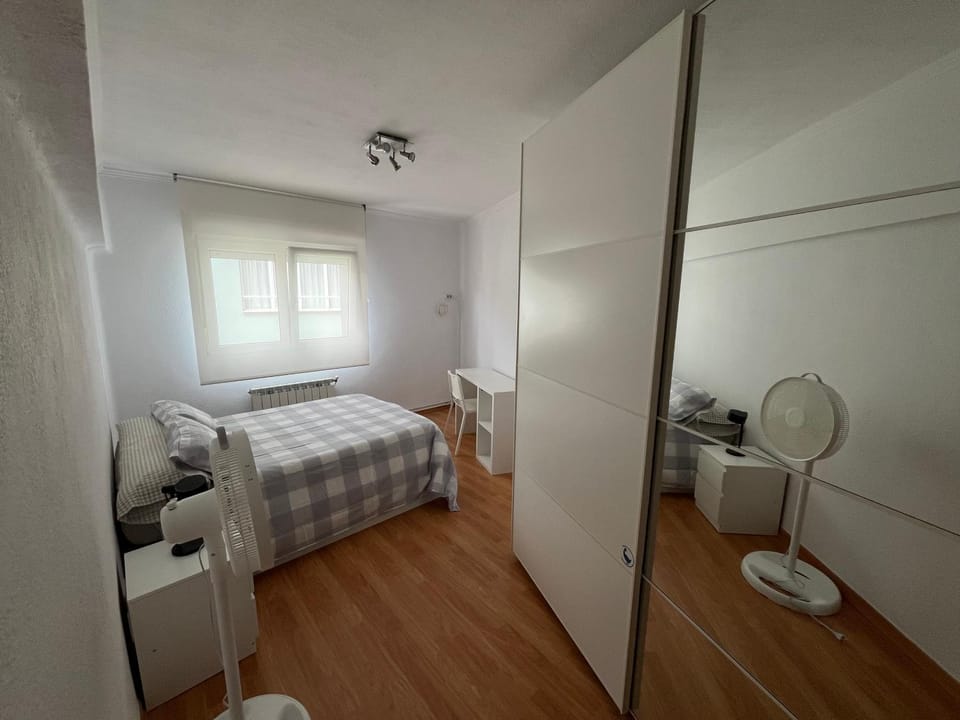 Bed, Photo of the whole room, Bedroom, wardrobe