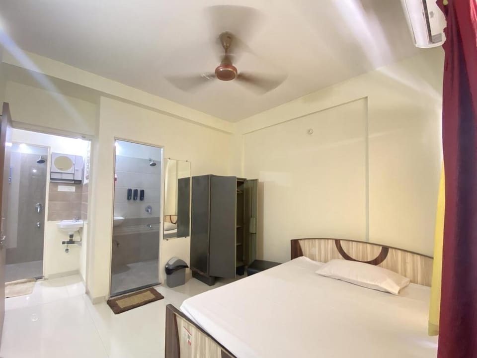 Toilet, Bathroom, Balcony/Terrace, Bedroom, wardrobe, air conditioner