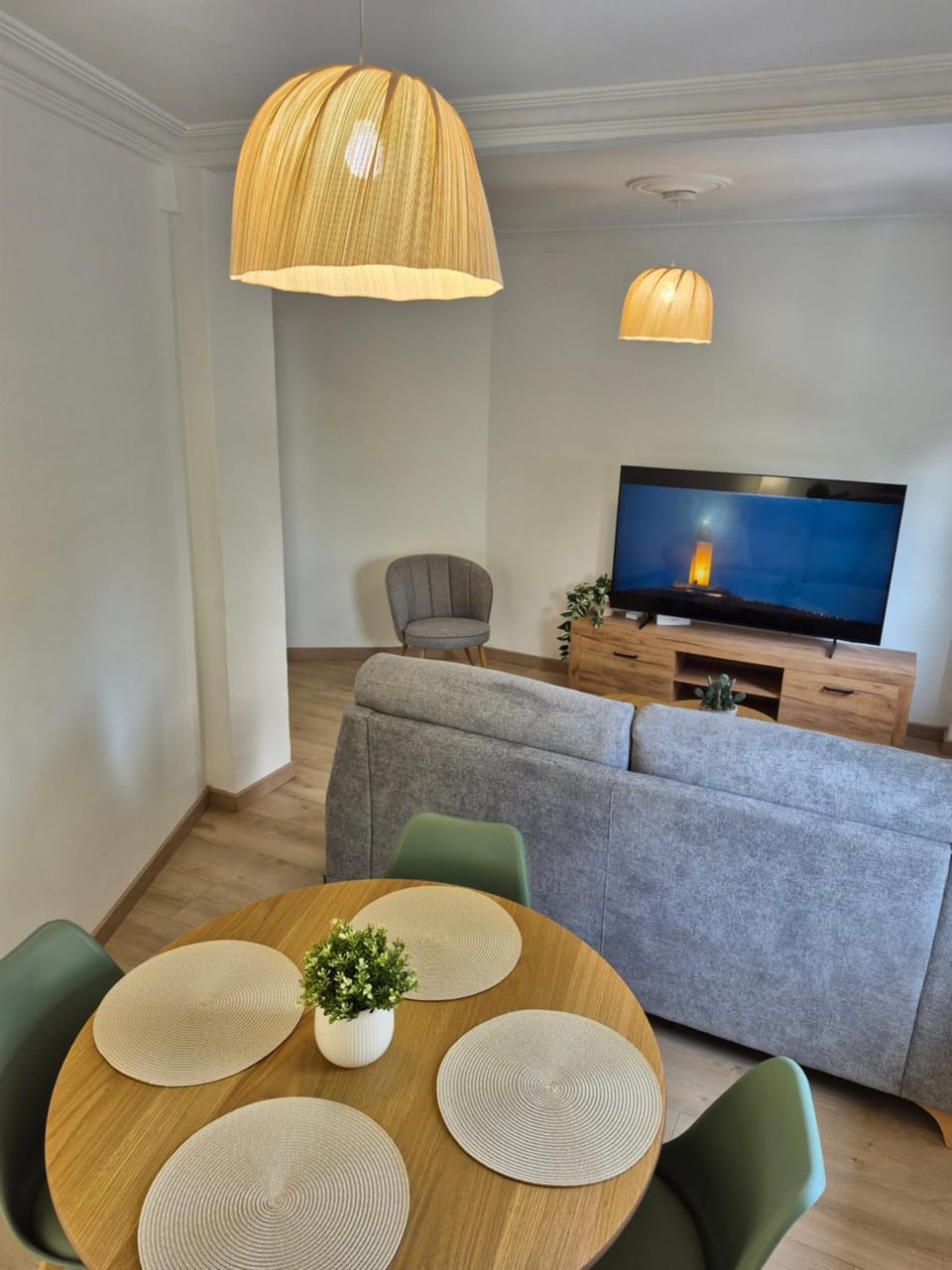 TV and multimedia, Seating area, Evening entertainment