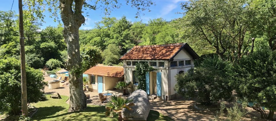 Property building, Day, Garden, Garden view