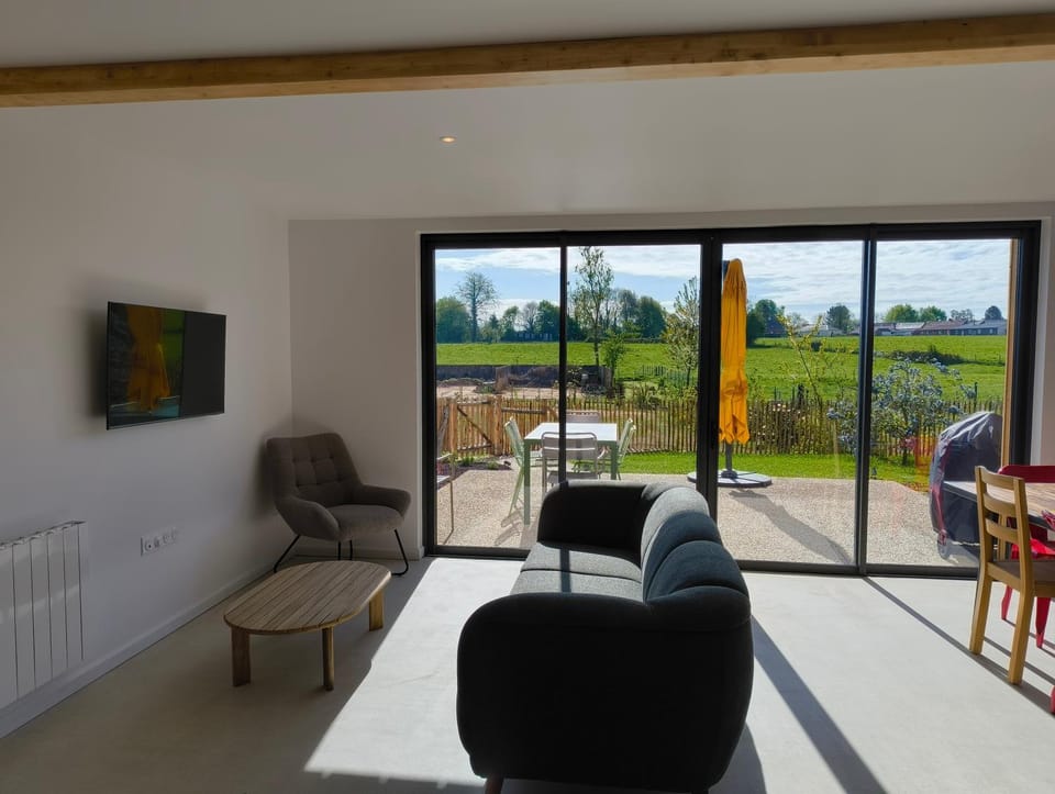 Garden, TV and multimedia, View (from property/room), Balcony/Terrace, Living room, Seating area, Garden view