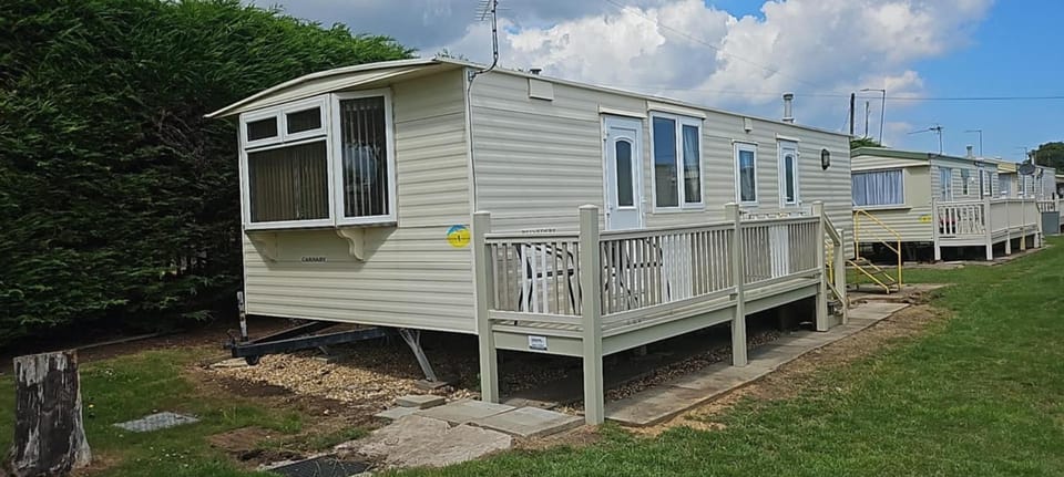 Bailey's Caravan Hire - Sealands Plot 1 - Wi-Fi - Dog Friendly Campground/ 
RV Resort in Ingoldmells