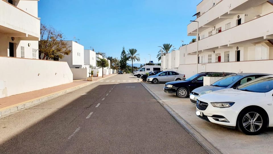 Property building, Day, Street view, Parking