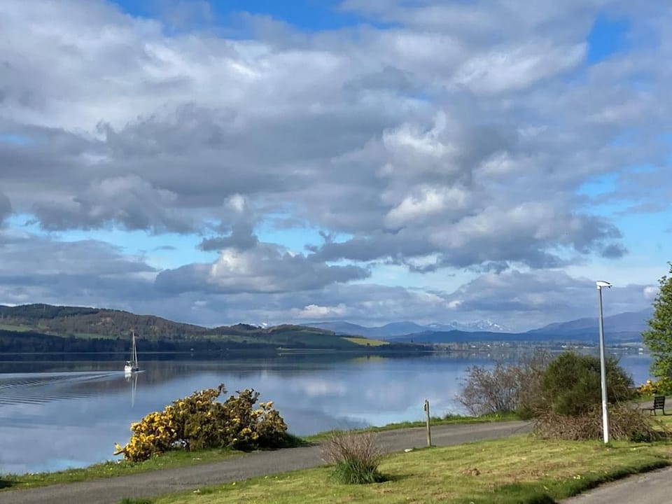 Ferry View Cottage House in Scotland