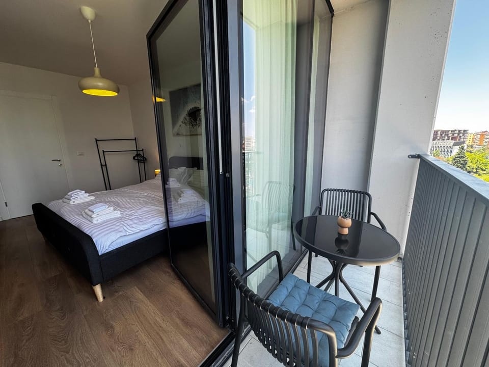 Bed, View (from property/room), Balcony/Terrace, Photo of the whole room, Bedroom