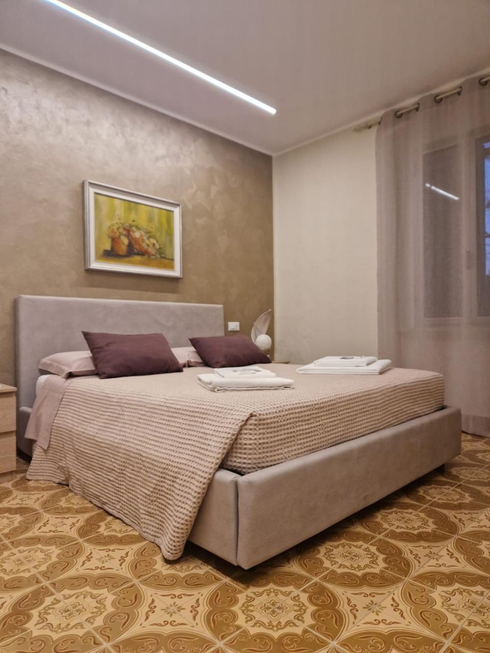 Bed, Decorative detail, Bedroom