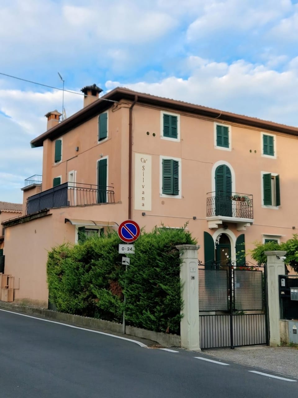 Property building, Day, Street view