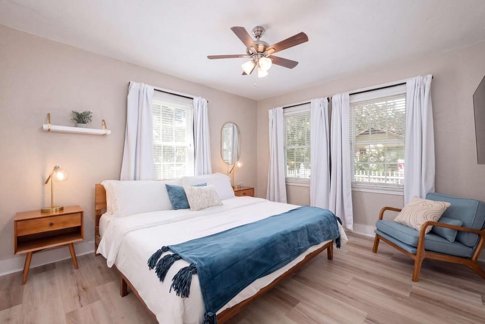 The Landing on 3rd - Walk to UF & Downtown, Pets House in Gainesville