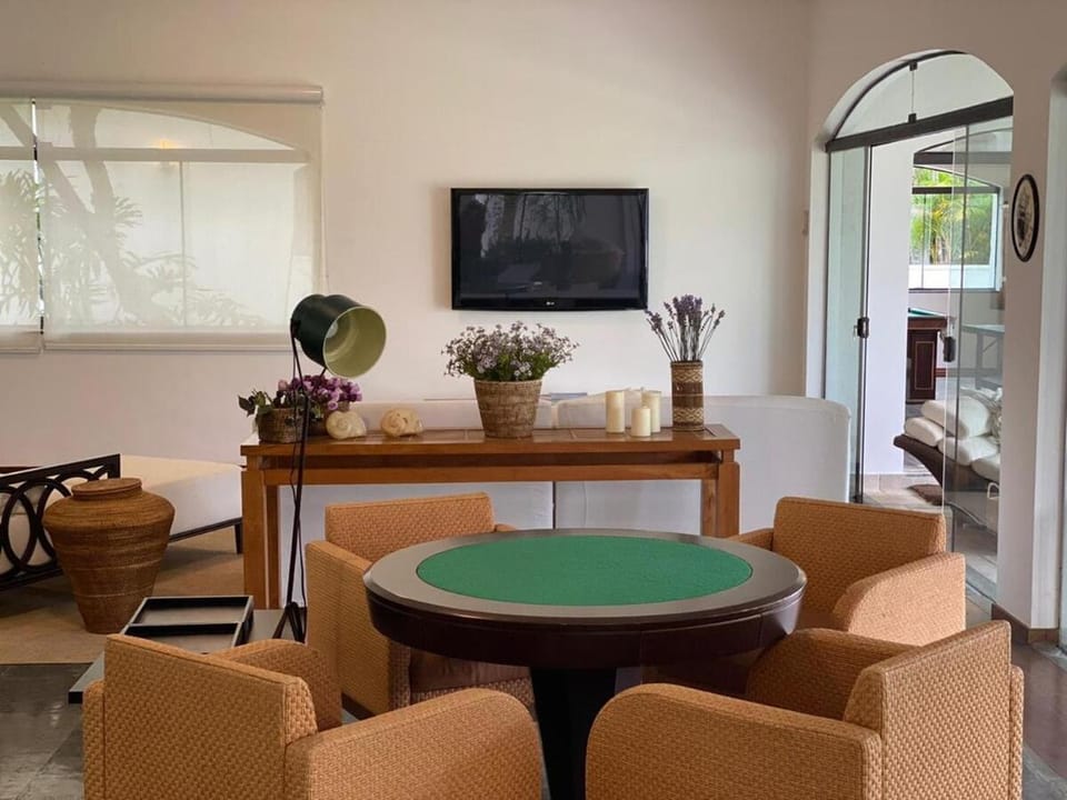 Communal lounge/ TV room, TV and multimedia, Living room