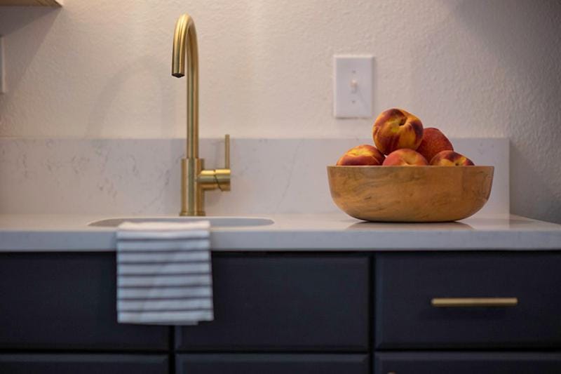 Downtown Retreat #2 - King Bed, Walk to Main, Shared Pool Apartment in Fredericksburg