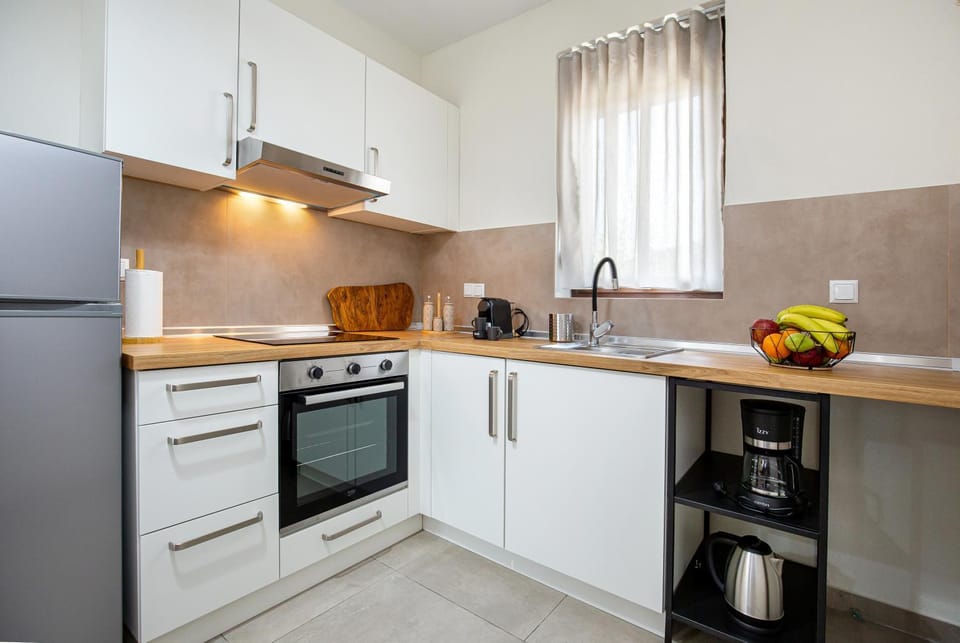 Kitchen or kitchenette, oven