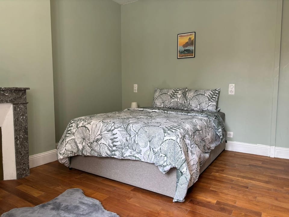 Bed, Bedroom