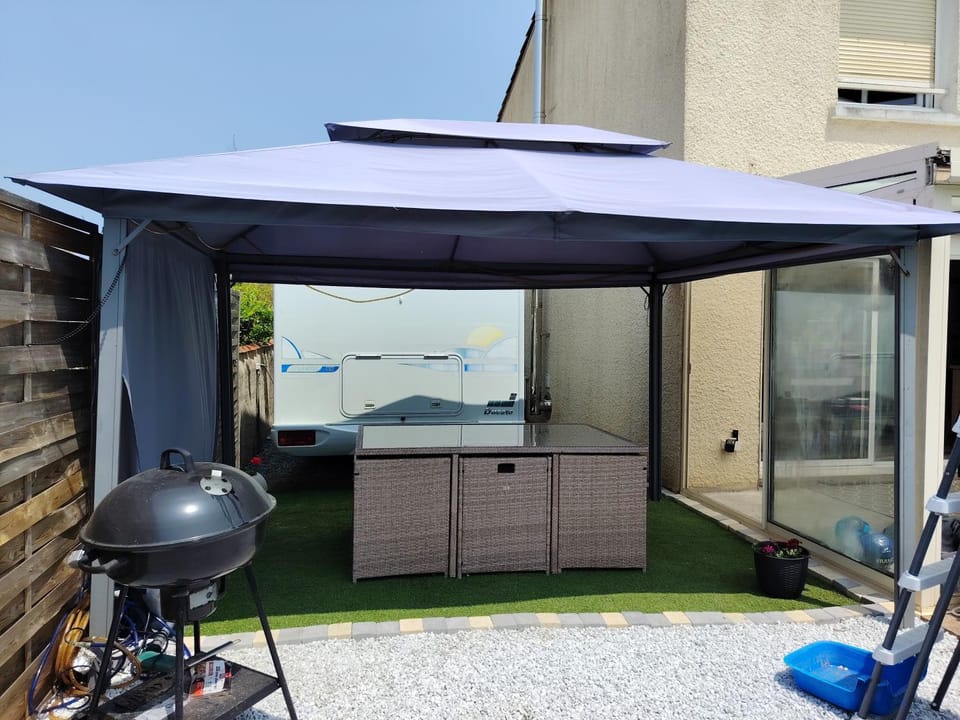 Séjour insolite Camping-car fixe Bed and Breakfast in Marennes-Hiers-Brouage