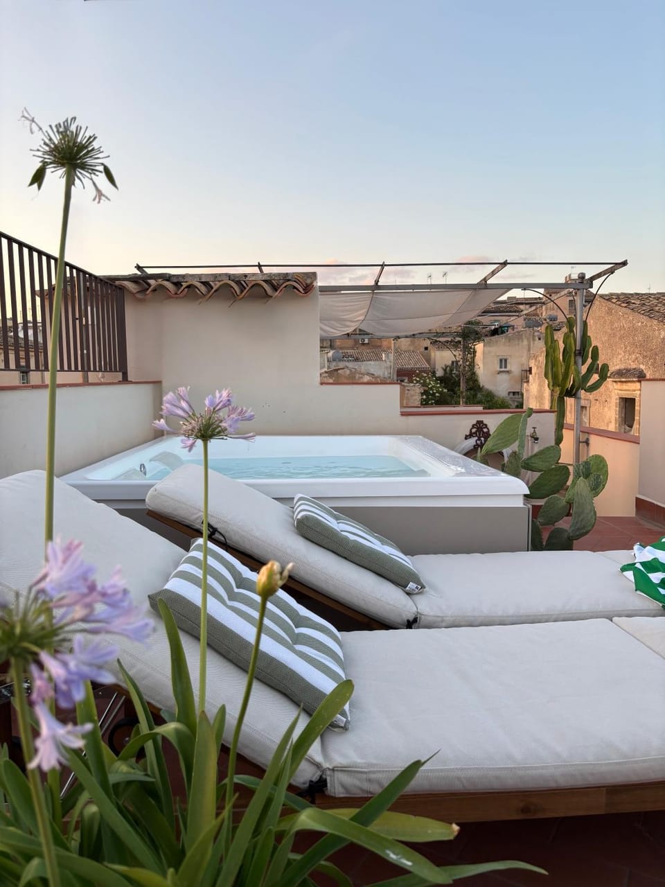 Hot Tub, sunbed