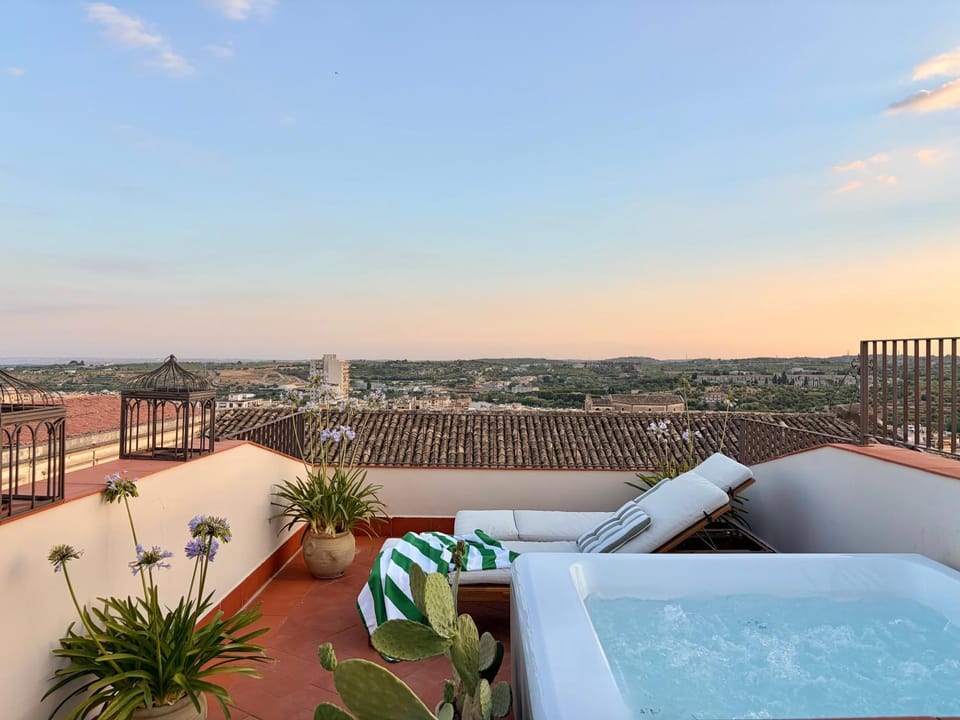 City view, Swimming pool, sunbed