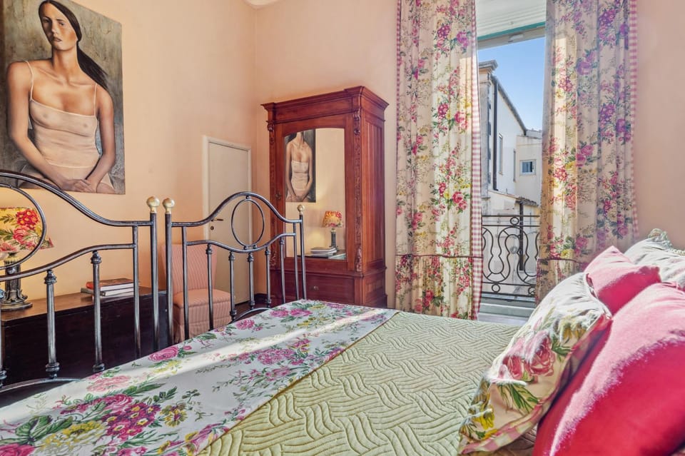 Bed, Balcony/Terrace, Photo of the whole room, Bedroom