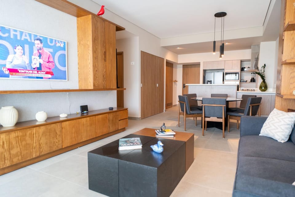 TV and multimedia, Living room, Decorative detail, Seating area, Dining area