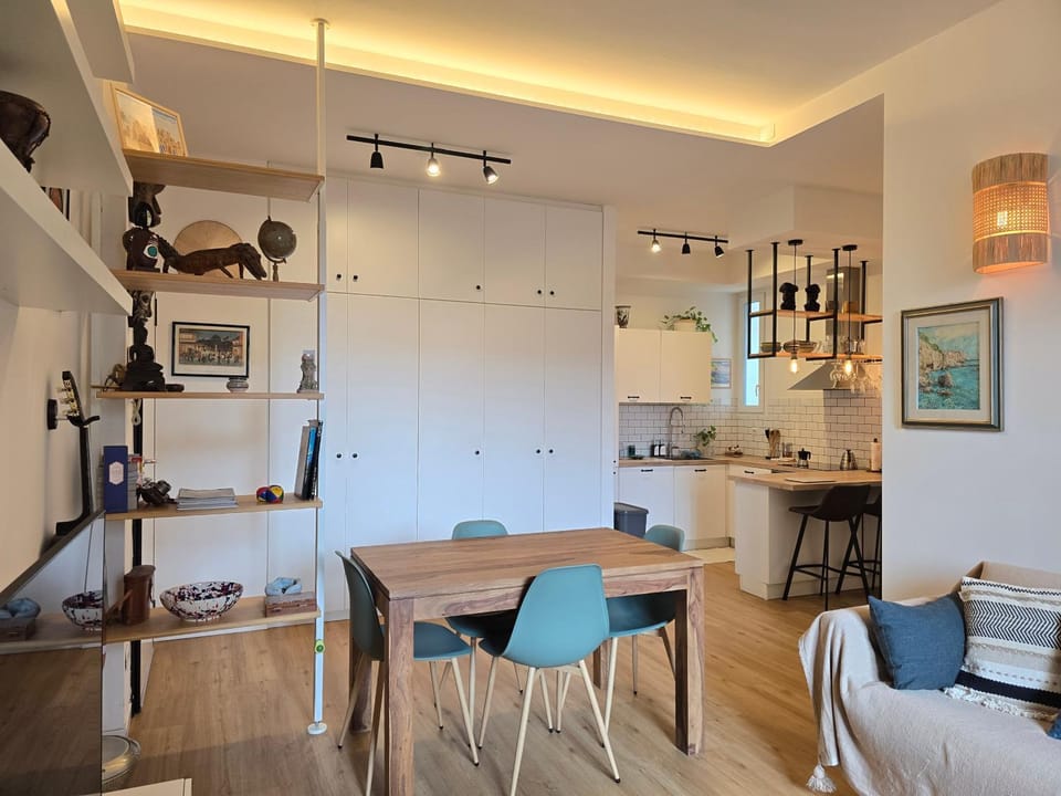 Living room, Seating area, Dining area