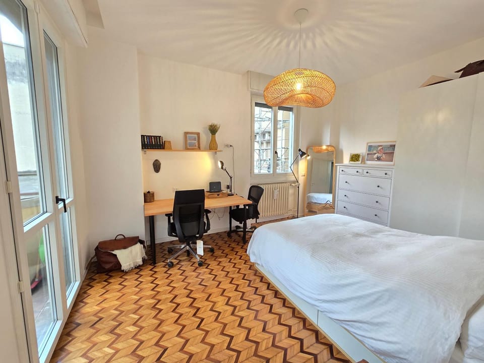 Bed, Bedroom, wardrobe, air conditioner