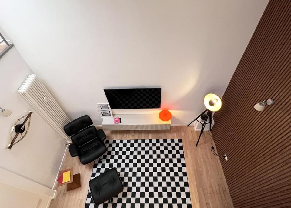 TV and multimedia, Living room, Seating area, Evening entertainment