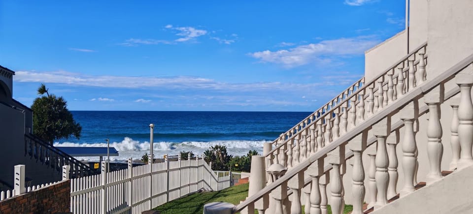 Uvongo Cabanas, Manaba Beach Apartment in Margate