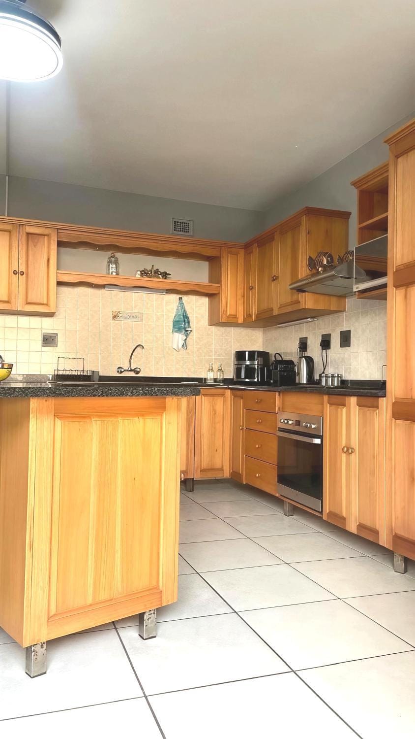 Uvongo Cabanas, Manaba Beach Apartment in Margate