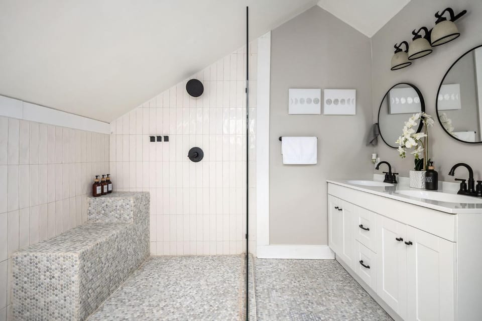 NEW!! MCM Retreat in Downtown Decatur House in Decatur