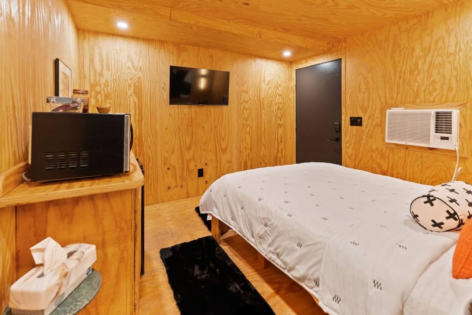 Communal lounge/ TV room, Bed, TV and multimedia, Other, Photo of the whole room, Evening entertainment, Bedroom, towels, air conditioner