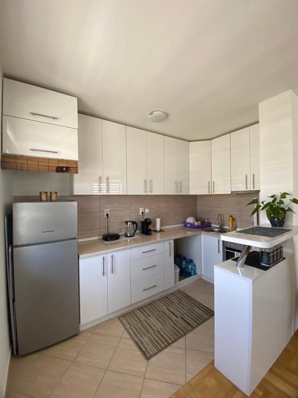 Kitchen or kitchenette, oven, stove