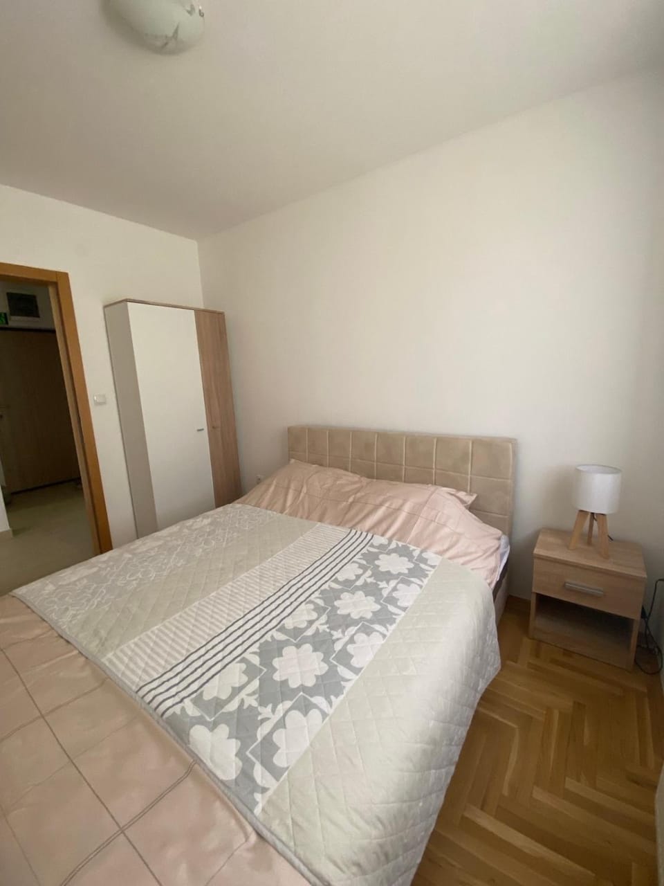 Bed, Photo of the whole room, wardrobe