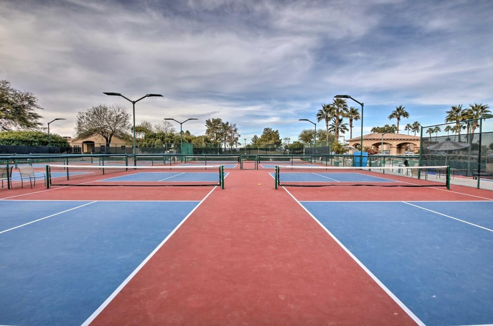 Patio + Pool Access: Golf Getaway in Peoria House in Sun City