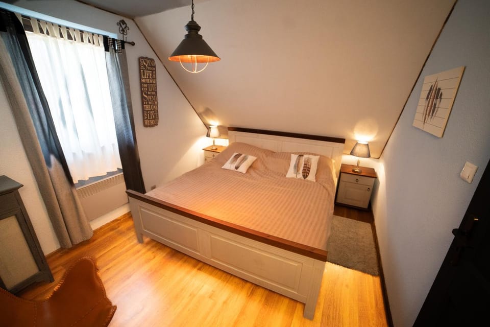 Bed, Photo of the whole room, Bedroom, internet