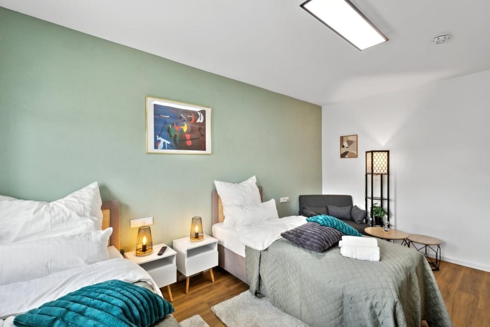 Bed, Photo of the whole room, Seating area, Bedroom, towels