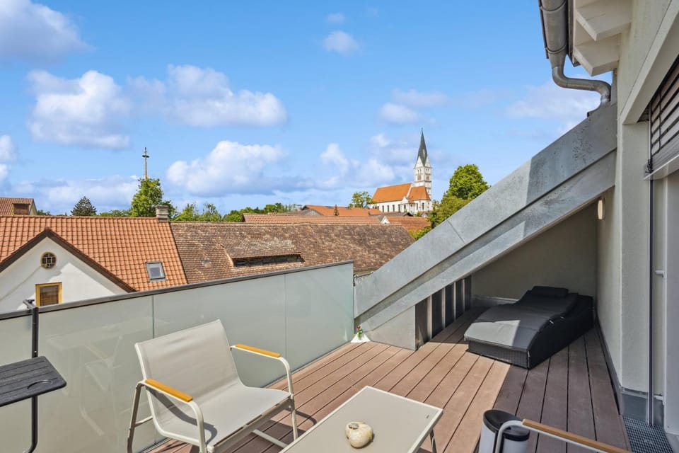 View (from property/room), Balcony/Terrace, Balcony/Terrace, Seating area, Landmark view