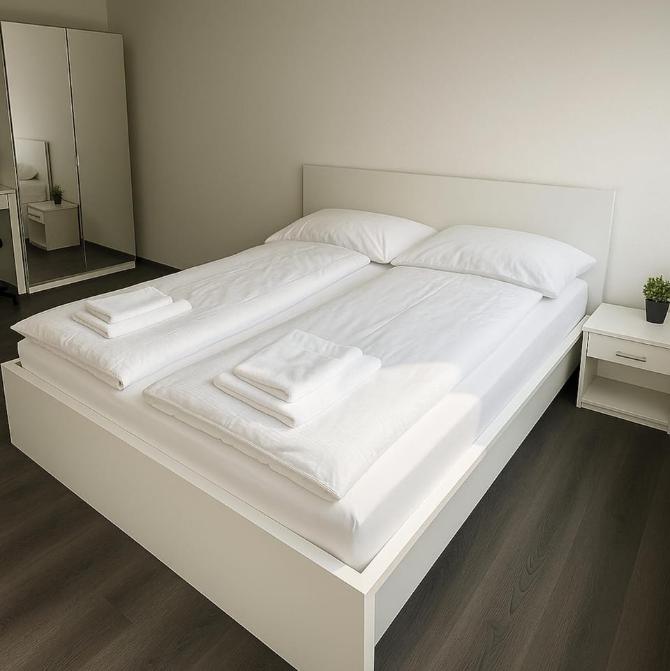 Bed, Photo of the whole room, towels, wardrobe