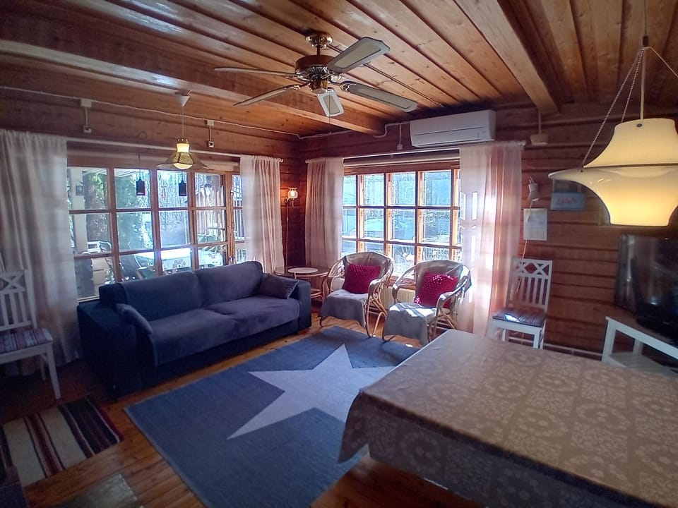 Herralan huvila lähellä PowerParkia Kauhava Chalet in Finland