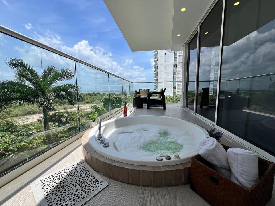 2 Bedrooms by the Sea. Private Jacuzzi Apartment in La Boquilla