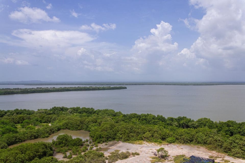 2 Bedrooms by the Sea. Private Jacuzzi Apartment in La Boquilla