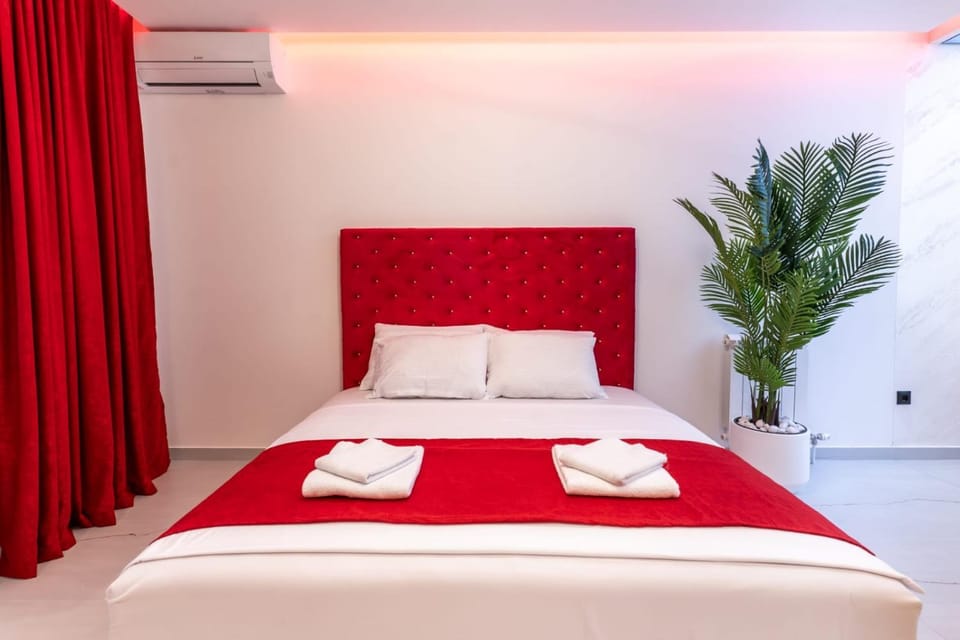 Bed, Photo of the whole room, Bedroom, towels, air conditioner