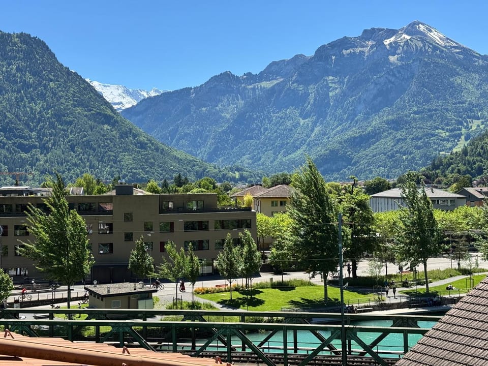 River 4-Kissed Retreat with Iconic Jungfraujoch View Apartment in Interlaken