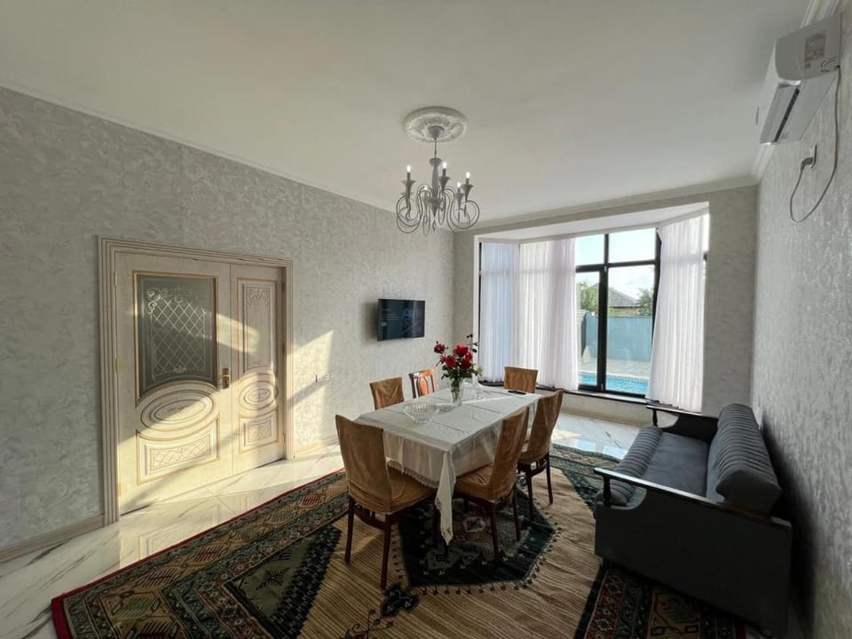 TV and multimedia, Living room, Seating area, Dining area